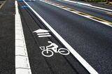 普通自転車専用通行帯の一例（写真：G-item / PIXTA）