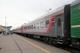 ウランバートルーイルクーツク間の国際列車にはロシアの寝台車2両連結（写真：谷川一巳）
