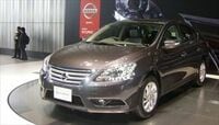 月販600台でも国内生産、日産の意地 新型セダン｢シルフィ」を投入