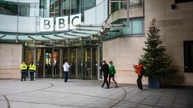 BBCがアメリカの現職大統領と法廷で争う異例の事態､イギリスの公共放送は何のために何と戦っているのか