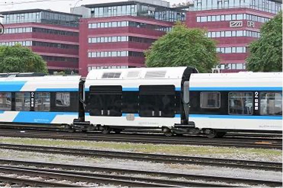 気動車のハイブリッド化も進み、発電車連結でモーター駆動