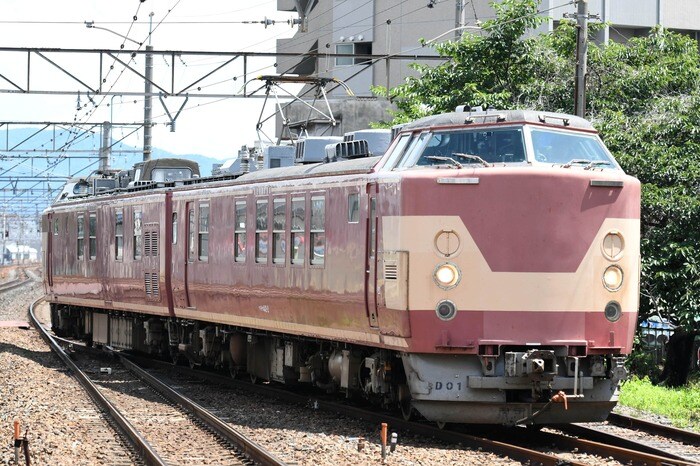 最後の役目を終え、吹田総合車両所に回送される443系