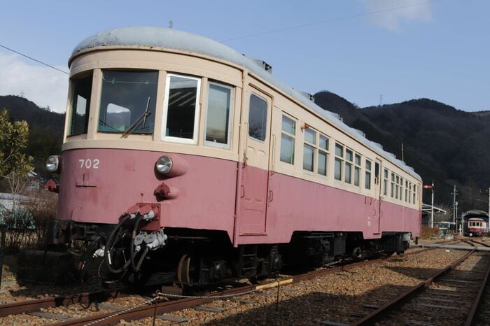 同和鉱業片上鉄道のキハ703。元国鉄のキハ42029だ