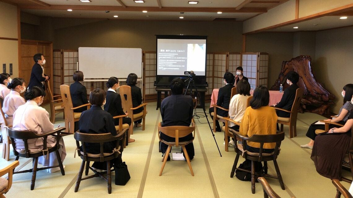 円かの杜で行われる研修の様子（写真：強羅花扇 円かの杜）