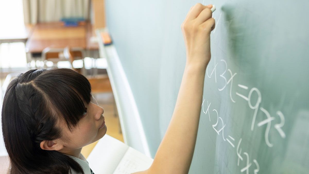 「高校生なのに九九や四捨五入ができない」数学教員が嘆く"中堅校でもここまで落ちたか…"計算能力の低下、その元凶は? | キャリア・教育 | 東洋経済オンライン