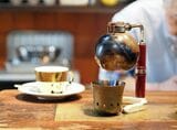 アルコールランプで湯を沸かす（著者撮影）