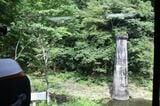 （旧線）有福―宇津井郷間：島根県道50号を今福方面へ進んでいくと橋脚が随所で見える（筆者撮影）