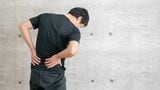 日本人の3割が悩んでいる腰痛。予防や痛みを軽くする体の使い方、ストレッチを紹介します（写真：buritora／PIXTA）