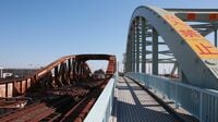横浜臨海部に残る｢米軍専用線｣を知ってますか 日本初の｢溶接鉄道橋｣3月返還後はどうなる？