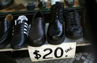 ＦＲＢに緩和継続の余地 10月米消費者物価は、予想外の低下