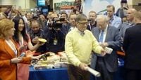 84歳バフェット株主総会に4万人熱狂の理由 ビル･ゲイツも参加し一般株主におもてなし！
