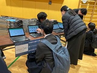 パソコンが置かれ、参加者が授業で使用したアプリを体験できるようになっている（撮影：長島氏）