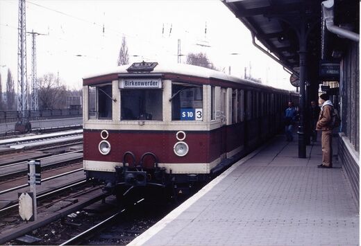 東ドイツの面影｢ベルリンの鉄道｣90年代の記憶 戦前製電車が｢壁｣で寸断