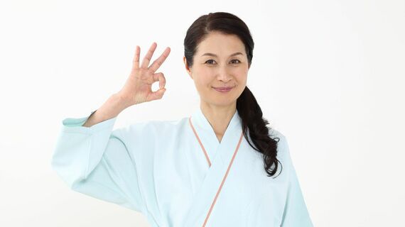 検査着のミドル女性