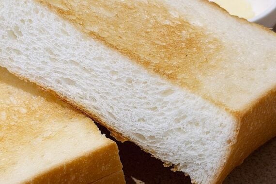 厚切り食パンの断面
