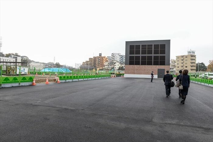 羽沢横浜国大駅舎の周辺。開発はこれからだ