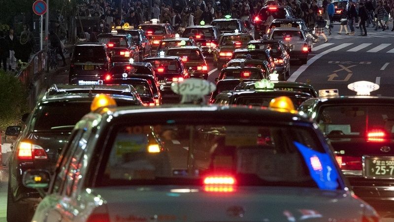 接待などでタクシーチケットを使うケースもあるだろう。その使い方とは？ （写真：モハ256 / PIXTA）