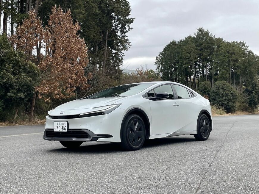 2リッターモデルが195／50R19サイズのタイヤであるのに対して「U」は195／60R17