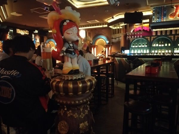 Helen’s bar ガチ中華 浦上早苗