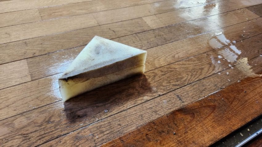 工業用スポンジをカットしたところ