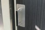通常はプレミアムカーへのドアは開ける前提でない