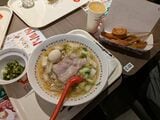 いざ実食！しれっとハイボールもつけてしまった（筆者撮影）
