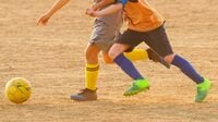 6歳を炎天下で走らせる､少年スポーツの実情 協会から通達が出ても､現場の大人たちは…