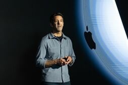 アップルで15年ぶりのトップ交代､ジョン･ターナス氏が9月1日付でCEOに就任－クック氏は執行会長職に
