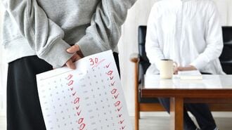 テストを保護者に見せようとする子供