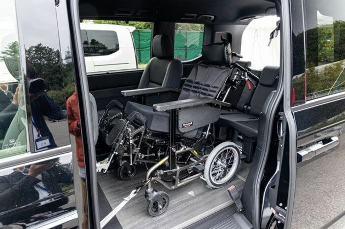 実際に車いすで乗車した状態(東洋経済オンライン編集部撮影)