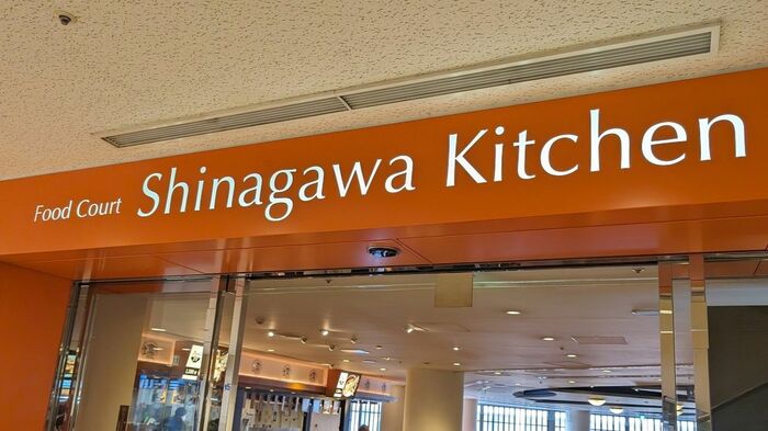 なかなかレアな高級フードコートだった（筆者撮影）