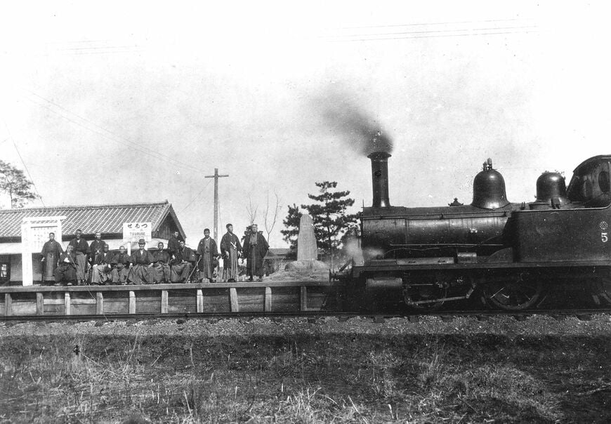 1914年の鶴瀬駅開業時の記念写真。同駅は現在の東武東上線の最初の区間と同時に誕生した（写真：東武博物館）