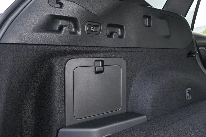 新たに追加されたスバル「レヴォーグ レイバック」のS:HEVモデル（写真：SUBARU）