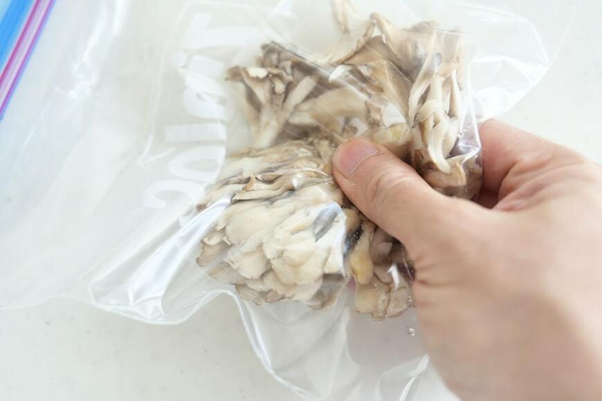 酵素を水に溶かすためにマイタケはある程度細かくする必要があります（写真：筆者撮影）