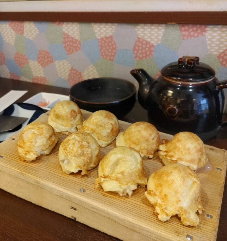 優しい色味。箸で持つと崩れそうになるフルフル感（著者撮影）