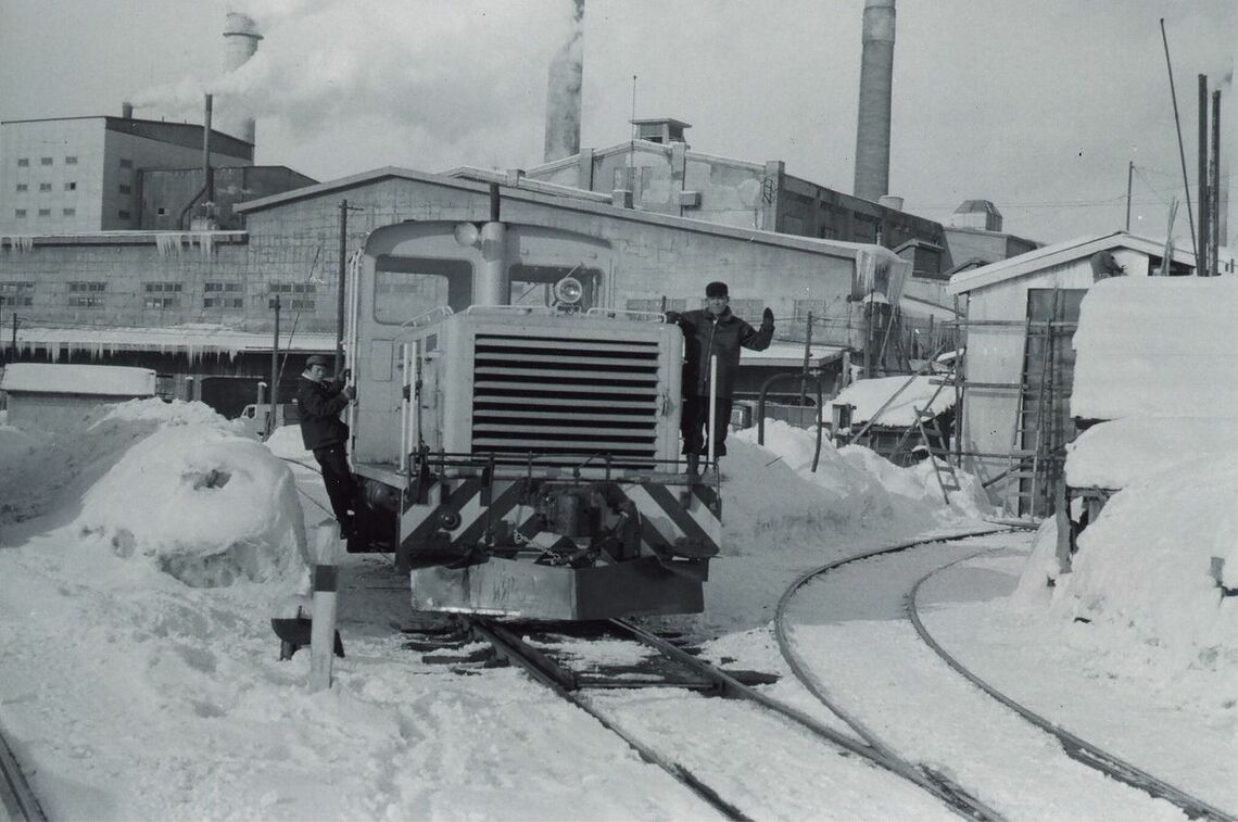 1964年、北日本製紙（後の王子製紙）専用鉄道も無煙化された（写真：江別市郷土資料館） 