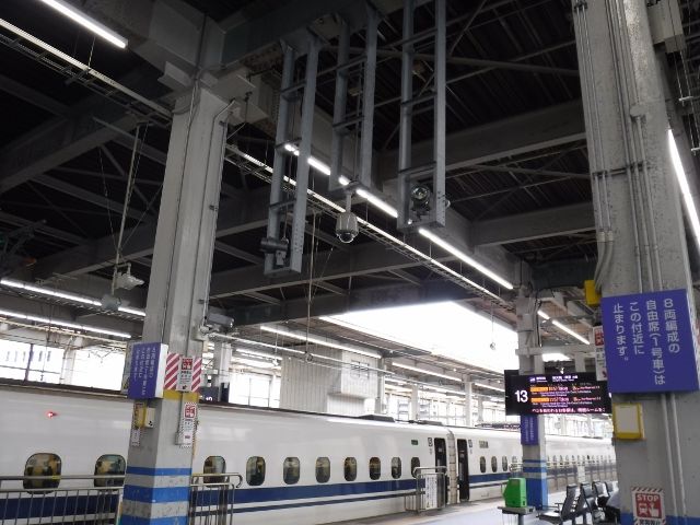 広島駅上りホームの監視カメラ（写真：JR西日本）