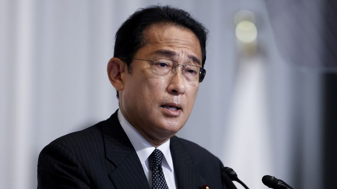 岸田政権の掲げる「新しい資本主義」では「賃上げ」も重要視されている。だが筆者は「賃上げ」という考え方自体が間違っていると主張する(写真:ブルームバーグ)