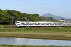 筑波山をバックに快走する415系