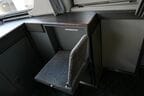 添乗用のいすもヒョウ柄のようなデザイン