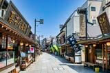葛飾区柴又の帝釈天参道（写真：Masa / PIXTA）