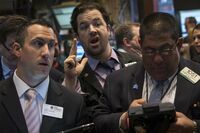 米株続落、ウォルマートのさえない決算が重し NYダウ167ドル安、1万6446ドルで終了