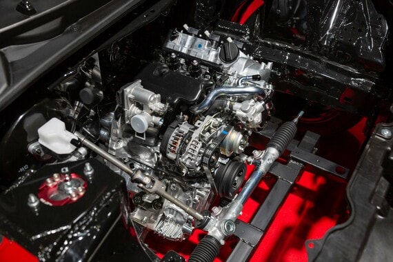 フロントミッドシップに搭載されたエンジン