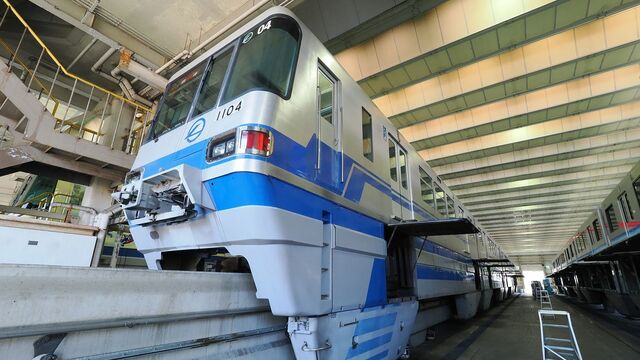 大阪モノレール「車両検査」普通の電車とは大違い 引退間近の1000系04