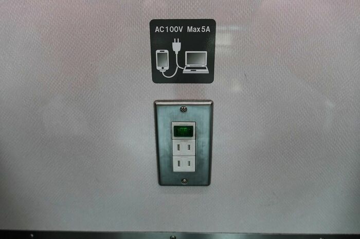 車端部の電源コンセント