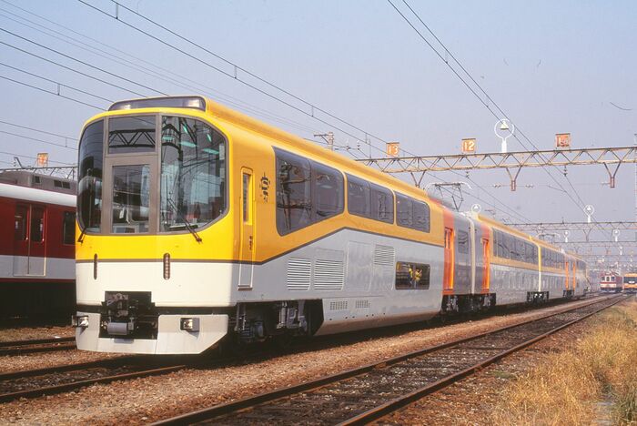 新たな団体輸送用として1990年に登場した