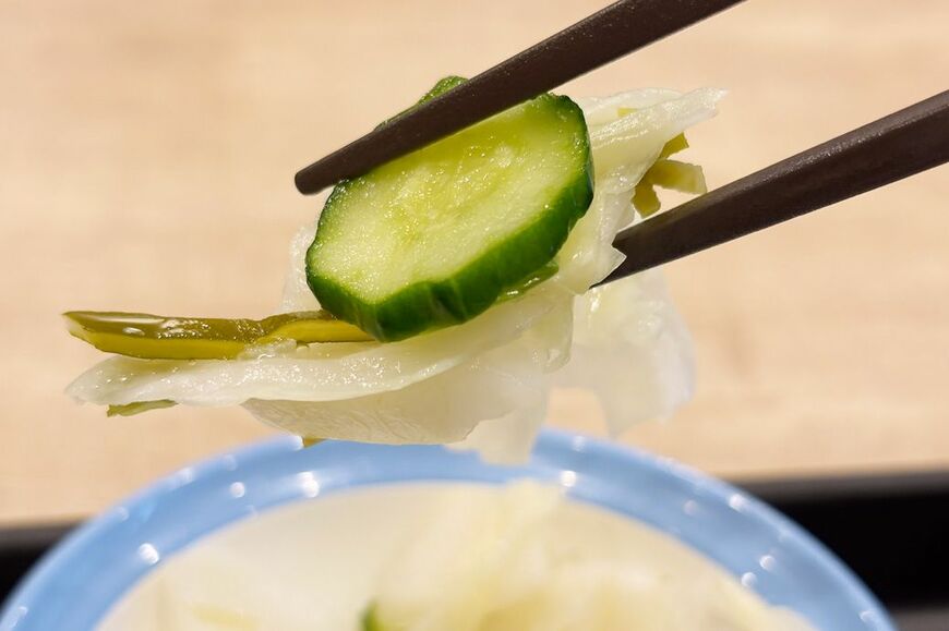 キャベツのお新香。浅漬けでみずみずしい食感（筆者撮影）