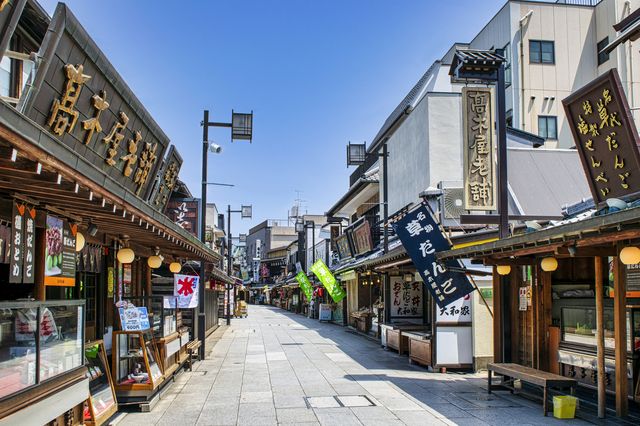 葛飾区柴又の帝釈天参道（写真：Masa / PIXTA）