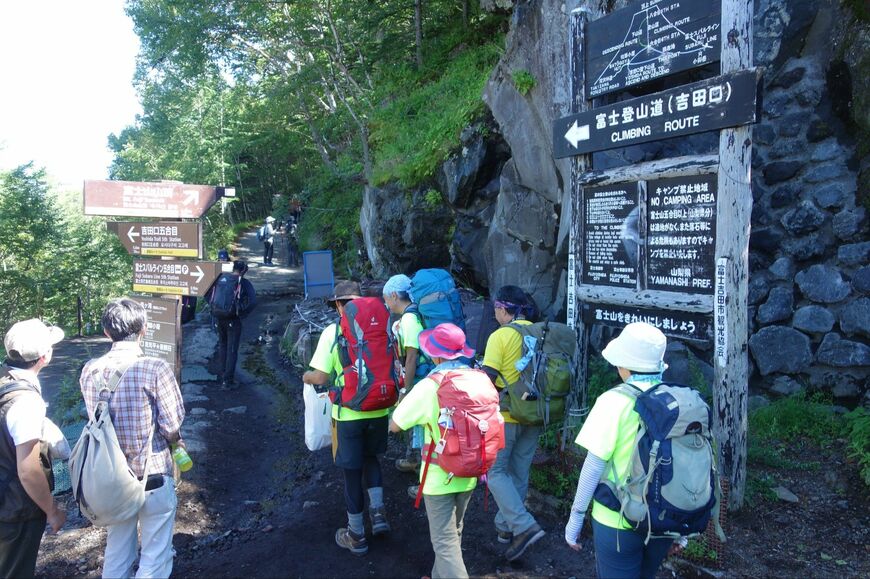 富士山の「吉田ルート」から入った五合目付近（写真：ケイセイ／PIXTA）