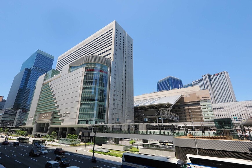 2011年に完成した5代目大阪駅。ホームに掛かる大屋根が特徴だ（撮影：伊原薫）